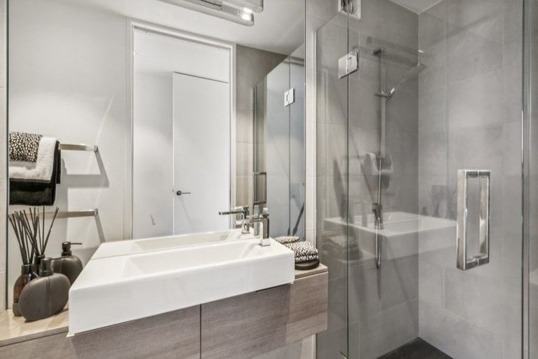 Photo of property in 22 Bridge View Road, Birkenhead, Auckland, 0626