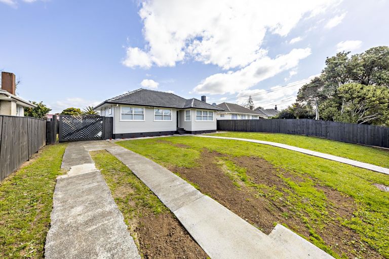Photo of property in 19 Awatere Street, Clover Park, Auckland, 2023