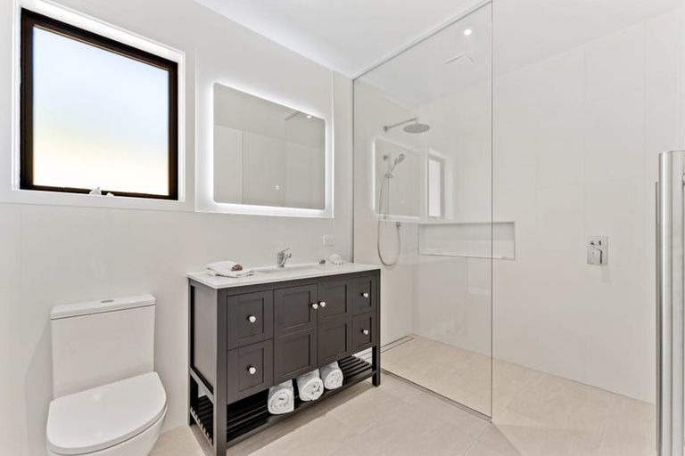 Photo of property in 12a Walbrook Road, Manly, Whangaparaoa, 0930