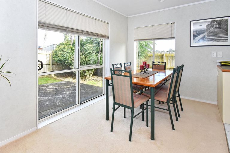 Photo of property in 2/7 Zurich Place, Weymouth, Auckland, 2103