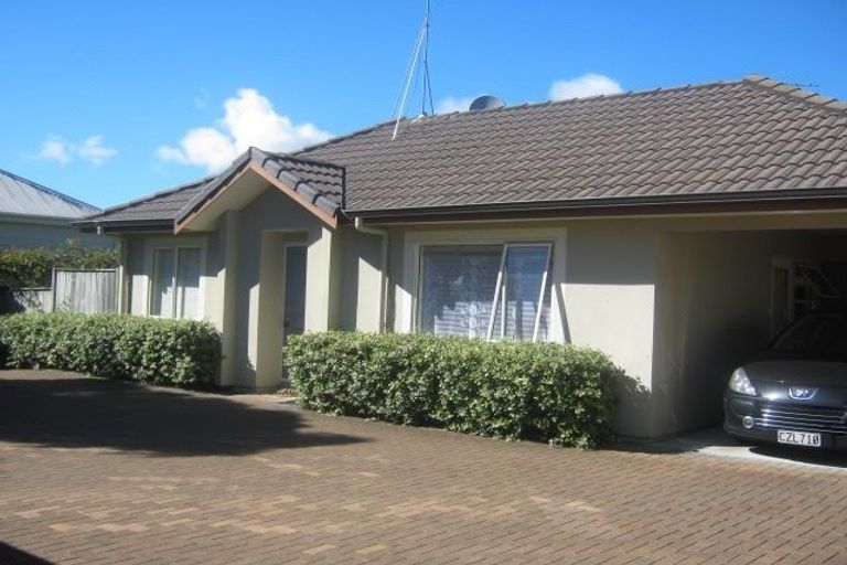 Photo of property in 3/57 Gladstone Road, Northcote, Auckland, 0627