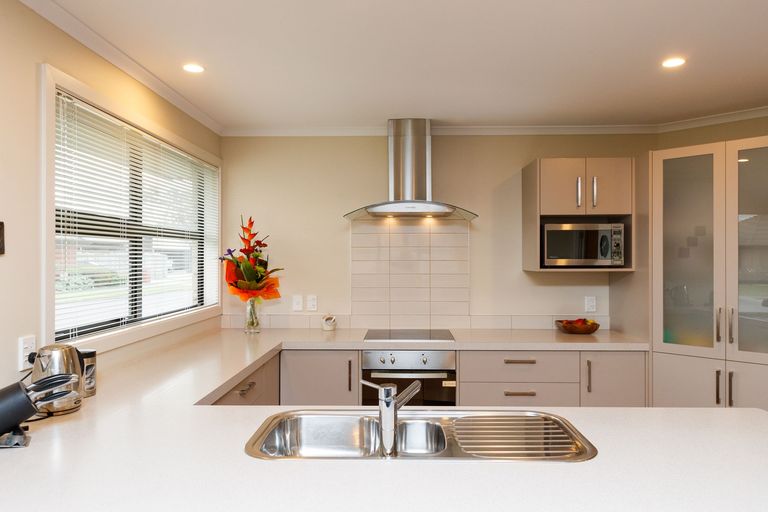 Photo of property in 8 Medallion Court, Kelvin Grove, Palmerston North, 4414