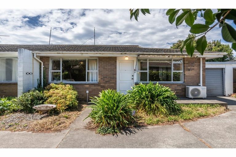 Photo of property in 3 Peverel Street, Riccarton, Christchurch, 8011