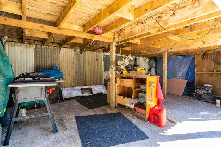 Photo of property in 106 Komiti Road, Tinopai, Matakohe, 0593