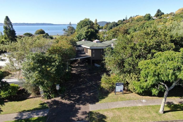 Photo of property in 11 Aquarius Drive, Kawaha Point, Rotorua, 3010