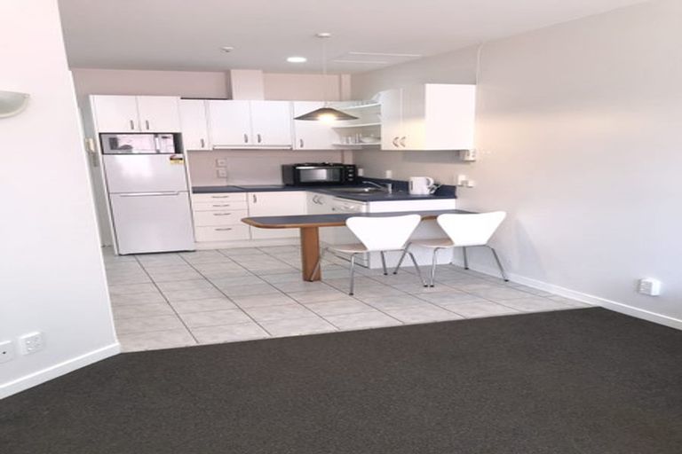 Photo of property in Terrace Tower Apartments, 1d/126 The Terrace, Wellington Central, Wellington, 6011