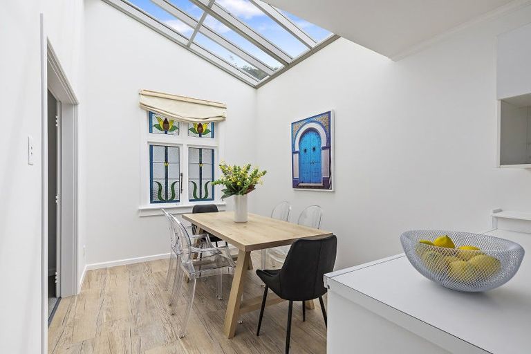 Photo of property in 18 Newman Terrace, Thorndon, Wellington, 6011