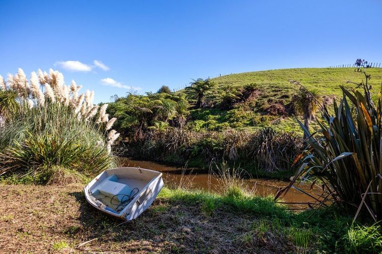 Photo of property in 418 Kaipikari Road, Urenui, 4375