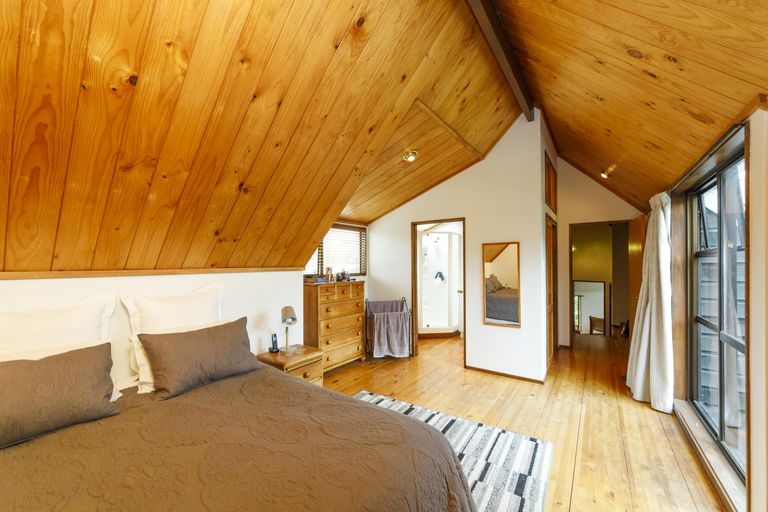 Photo of property in 11 Hillgrove Place, Fitzherbert, Palmerston North, 4410