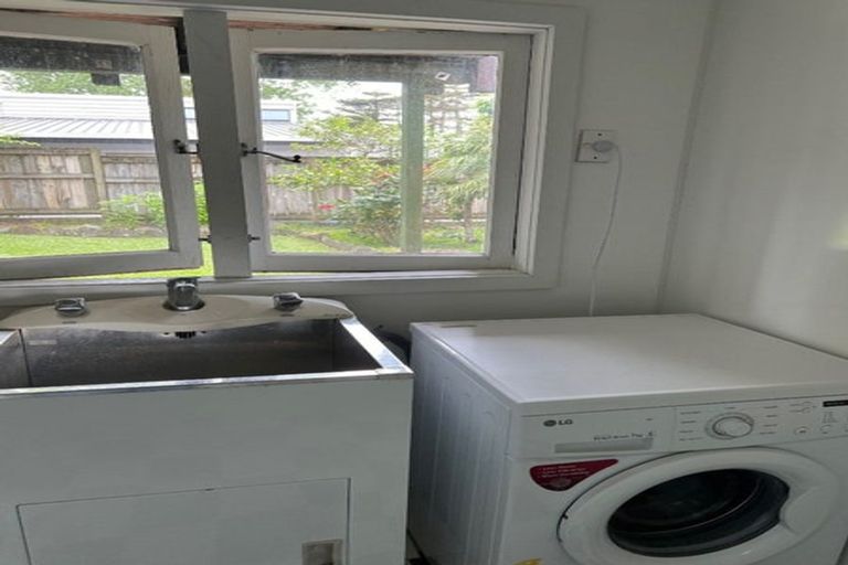 Photo of property in 68 Beach Road, Mellons Bay, Auckland, 2014