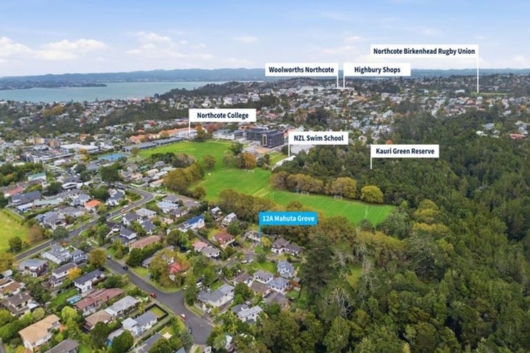 Photo of property in 2/12 Mahuta Grove, Northcote, Auckland, 0627