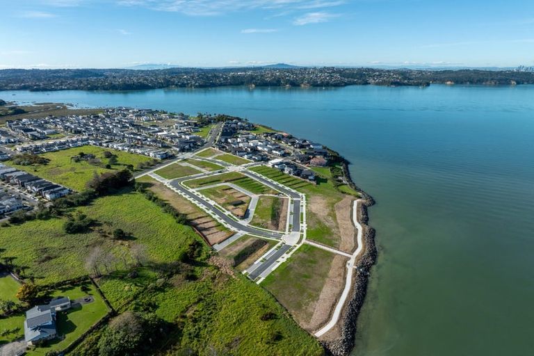 Photo of property in 42 Harbourside Parade, Hobsonville, 0616