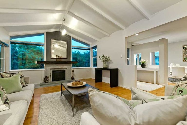 Photo of property in 456 Beach Road, Murrays Bay, Auckland, 0630