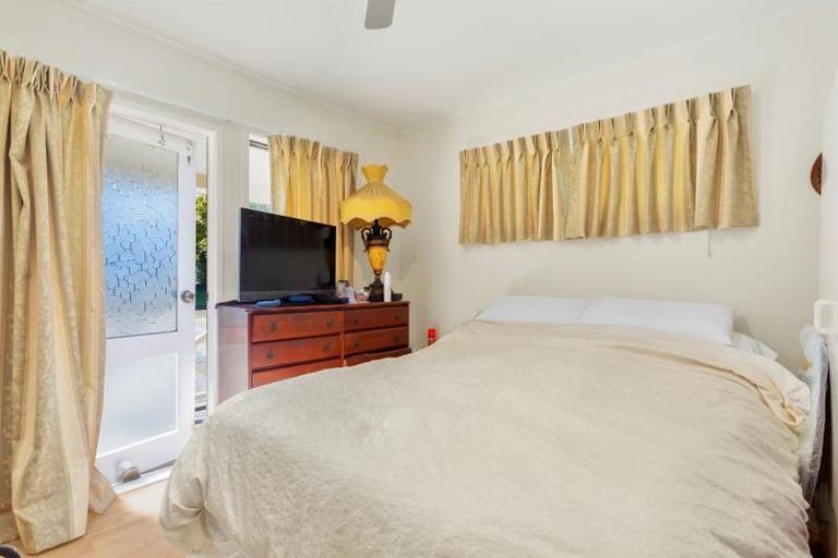 Photo of property in 6 Orinda Close, Botany Downs, Auckland, 2010