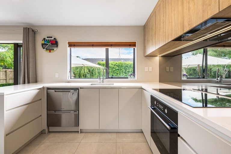 Photo of property in 20 Hocken Place, Mangere Bridge, Auckland, 2022
