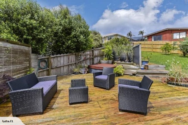 Photo of property in 10 Unsworth Drive, Unsworth Heights, Auckland, 0632
