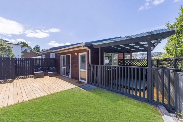 Photo of property in 2/30 Witheford Drive, Bayview, Auckland, 0629