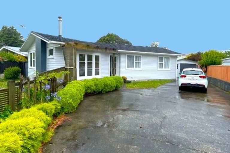 Photo of property in 54 Parkway, Wainuiomata, Lower Hutt, 5014