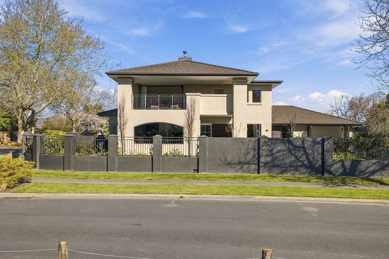 Photo of property in 40 Willowview Drive, Redwood, Christchurch, 8051