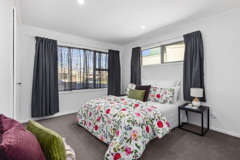 Photo of property in 31 Riddlers Crescent, Petone, Lower Hutt, 5012