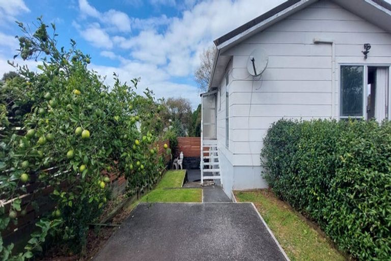 Photo of property in 1/46 Chippendale Crescent, Birkdale, Auckland, 0626