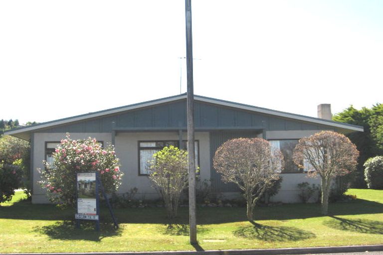 Photo of property in 1/5 Dorothy Drive, Acacia Bay, Taupo, 3330