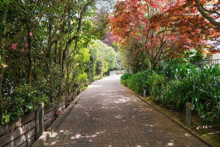 Photo of property in 4 Tupara Crescent, Kawaha Point, Rotorua, 3010