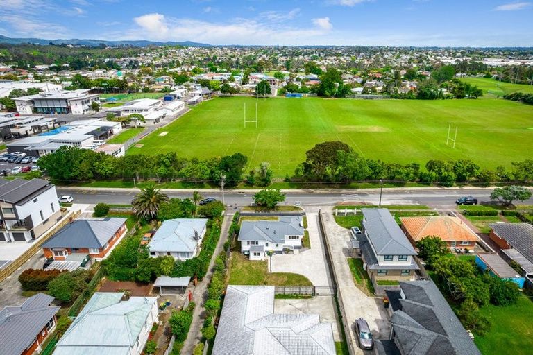 Photo of property in 61 Archibald Road, Kelston, Auckland, 0602