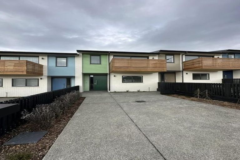 Photo of property in 35 Oakum Road, Whitby, Porirua, 5024