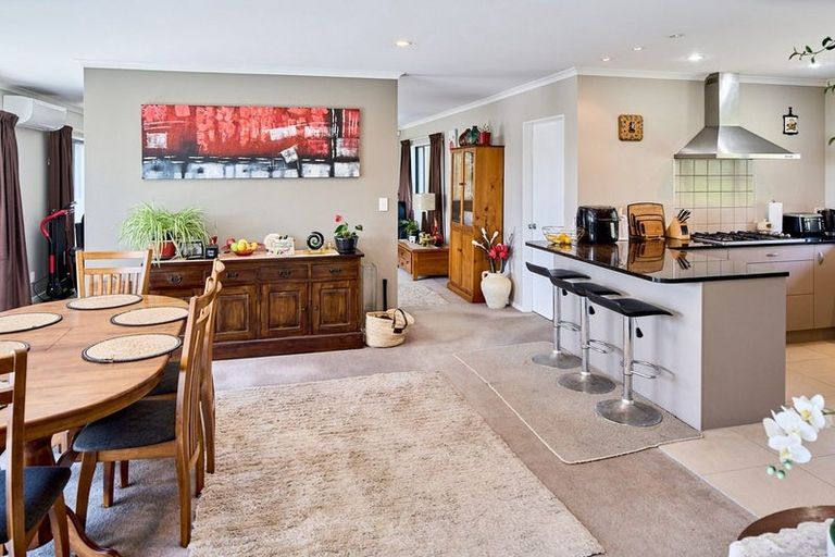 Photo of property in 21 View Road, Titahi Bay, Porirua, 5022