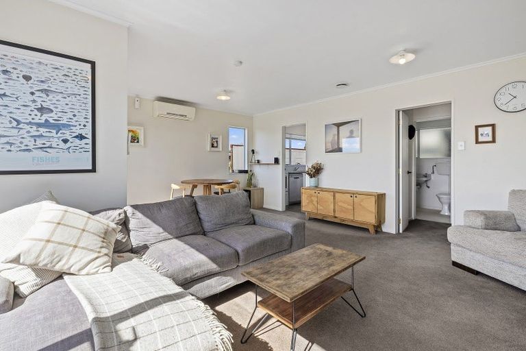 Photo of property in 2/10 Downing Street, Crofton Downs, Wellington, 6035