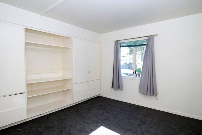 Photo of property in 80m Tirimoana Road, Te Atatu South, Auckland, 0602