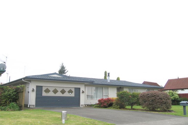 Photo of property in 33 Upham Crescent, Taradale, Napier, 4112