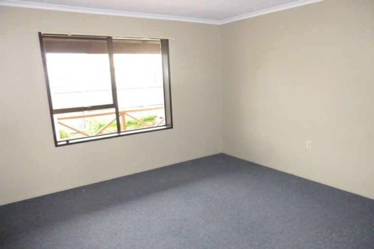 Photo of property in 1/76 Shakespeare Road, Milford, Auckland, 0620