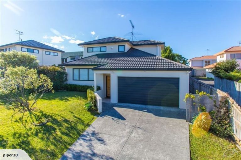 Photo of property in 1/3 Mossop Rise, Glenfield, Auckland, 0629