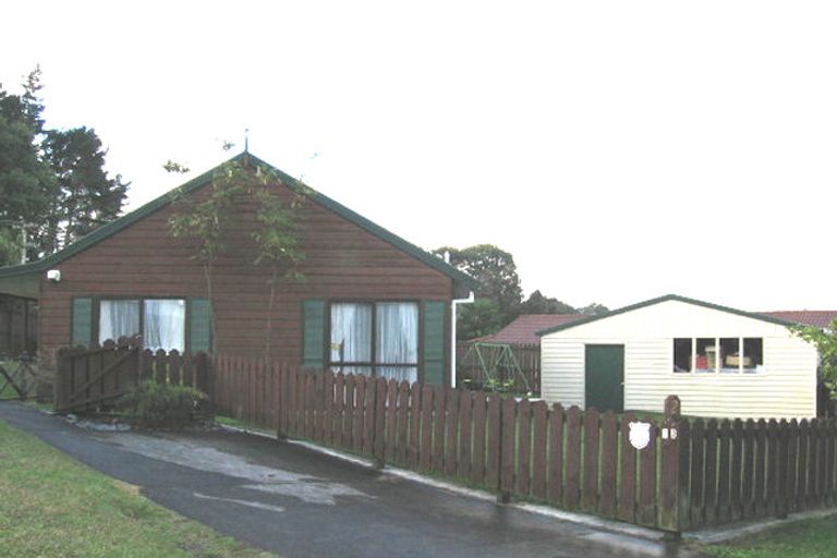 Photo of property in 12 Jacinta Grove, Swanson, Auckland, 0612