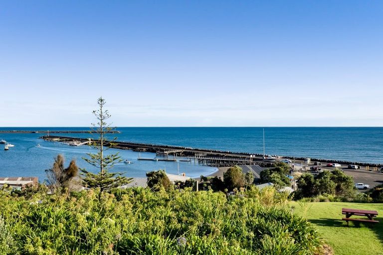 Photo of property in 38 Birdwood Avenue, Moturoa, New Plymouth, 4310