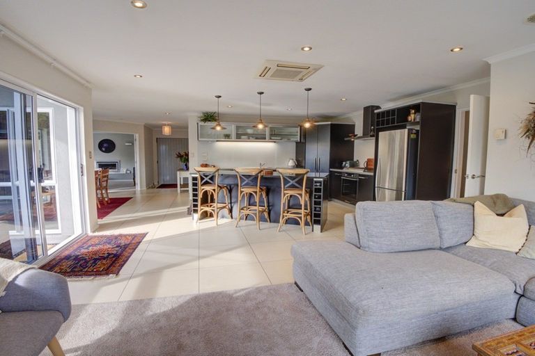 Photo of property in 6 Redwood Close, Havelock North, 4130
