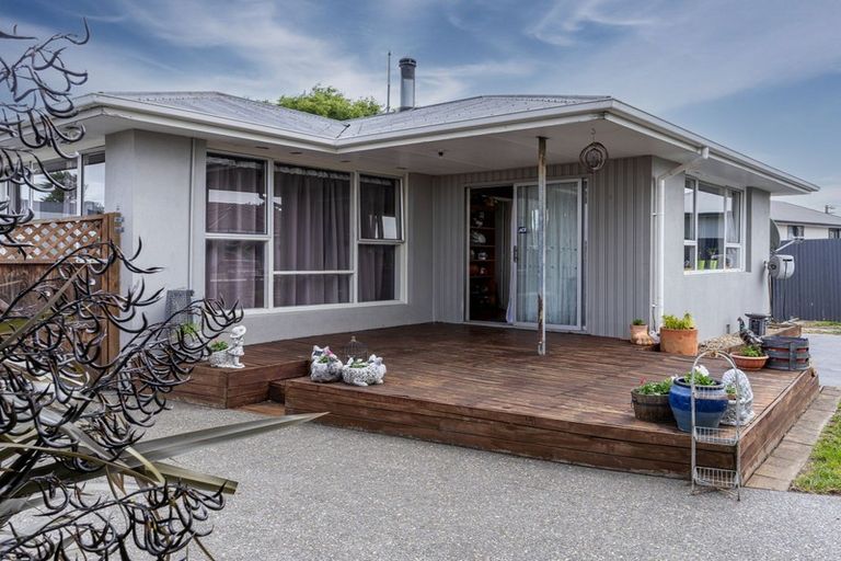 Photo of property in 23 Farnborough Street, Aranui, Christchurch, 8061