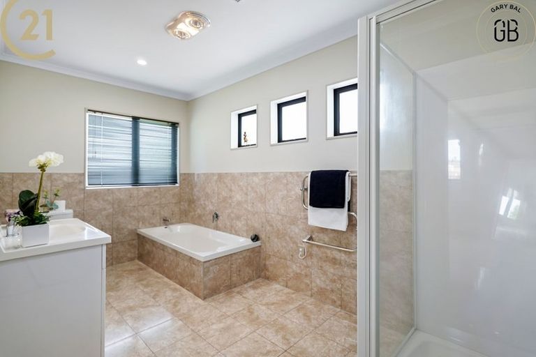 Photo of property in 7e Boeing Place, Goodwood Heights, Auckland, 2105