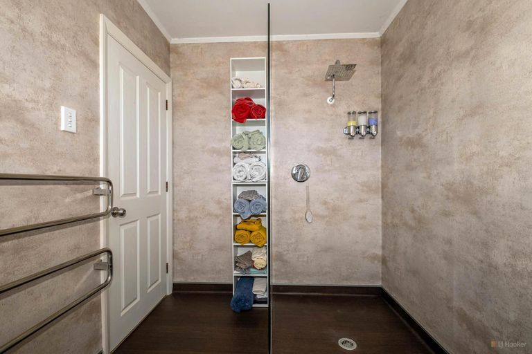 Photo of property in 24 Rhodes Street, Waimate, 7924