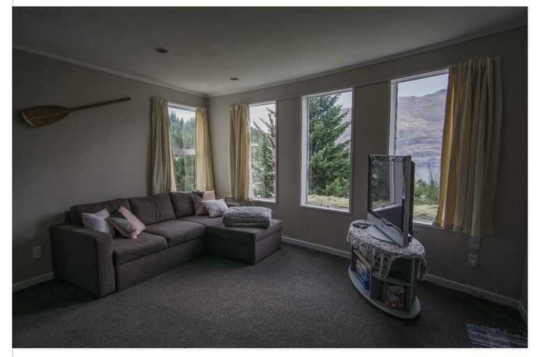 Photo of property in 18 Dart Place, Fernhill, Queenstown, 9300