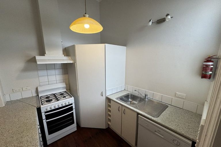 Photo of property in 37 Te Wharepouri Street, Berhampore, Wellington, 6023