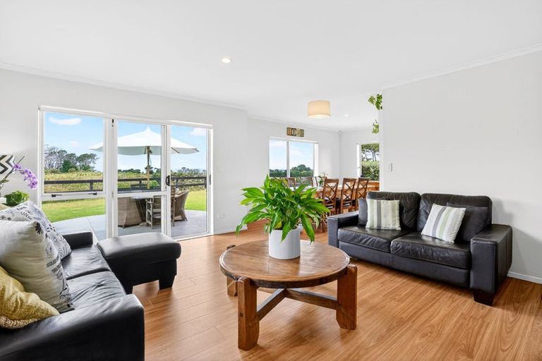 Photo of property in 1014 South Head Road, South Head, Helensville, 0874