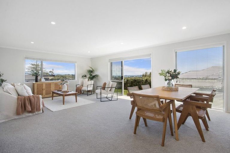 Photo of property in 17 Te Kaka Place, Omokoroa, 3114