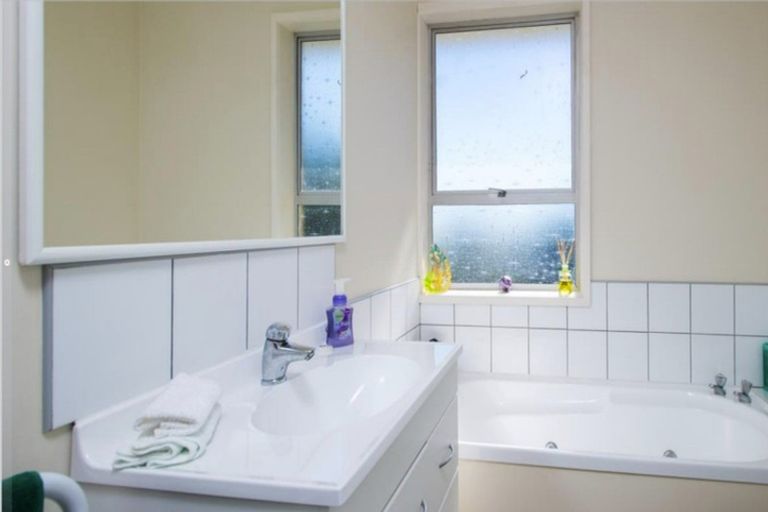 Photo of property in 2/8 Rosebank Terrace, Stoke, Nelson, 7011