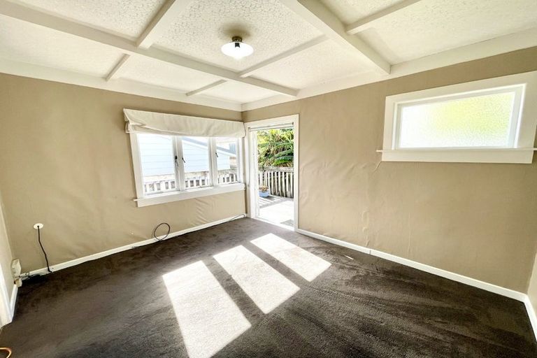 Photo of property in 1 Garadice Road, Rothesay Bay, Auckland, 0630