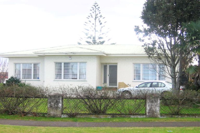Photo of property in 11 Youngs Road, Papakura, 2110