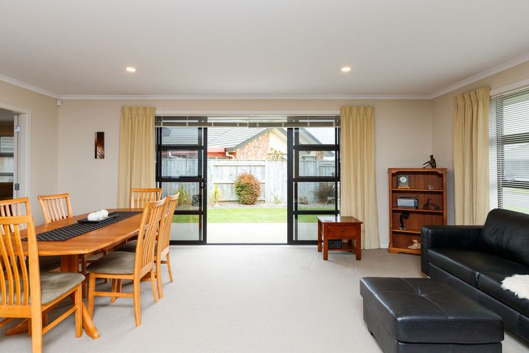 Photo of property in 8 Medallion Court, Kelvin Grove, Palmerston North, 4414