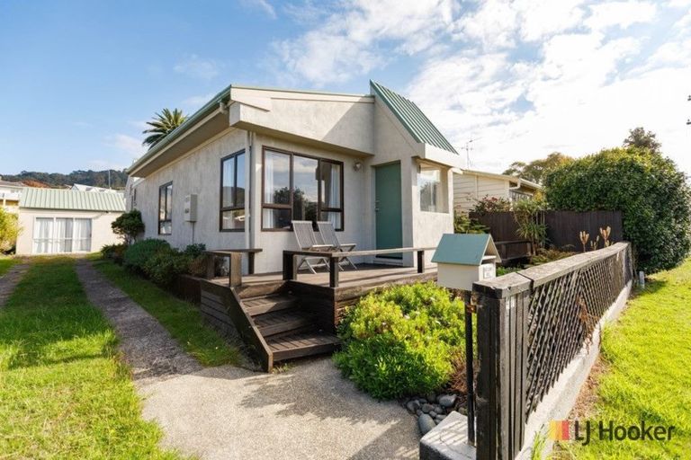 Photo of property in 47 Beach Road, Waihi Beach, 3611